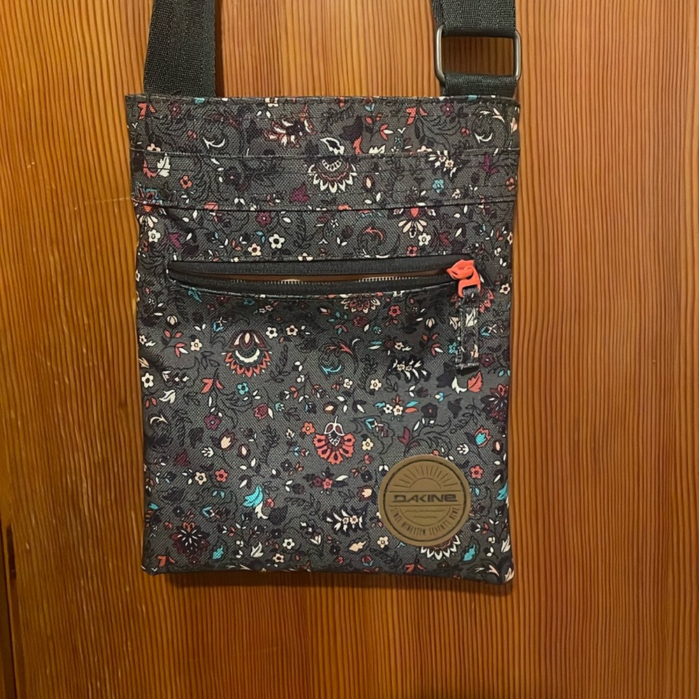 Dakine purse
